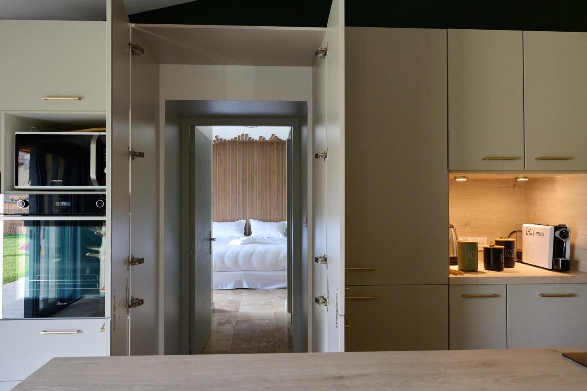 Bed and Breakfast Le Repaire Lagardere Lussac  Экстерьер фото