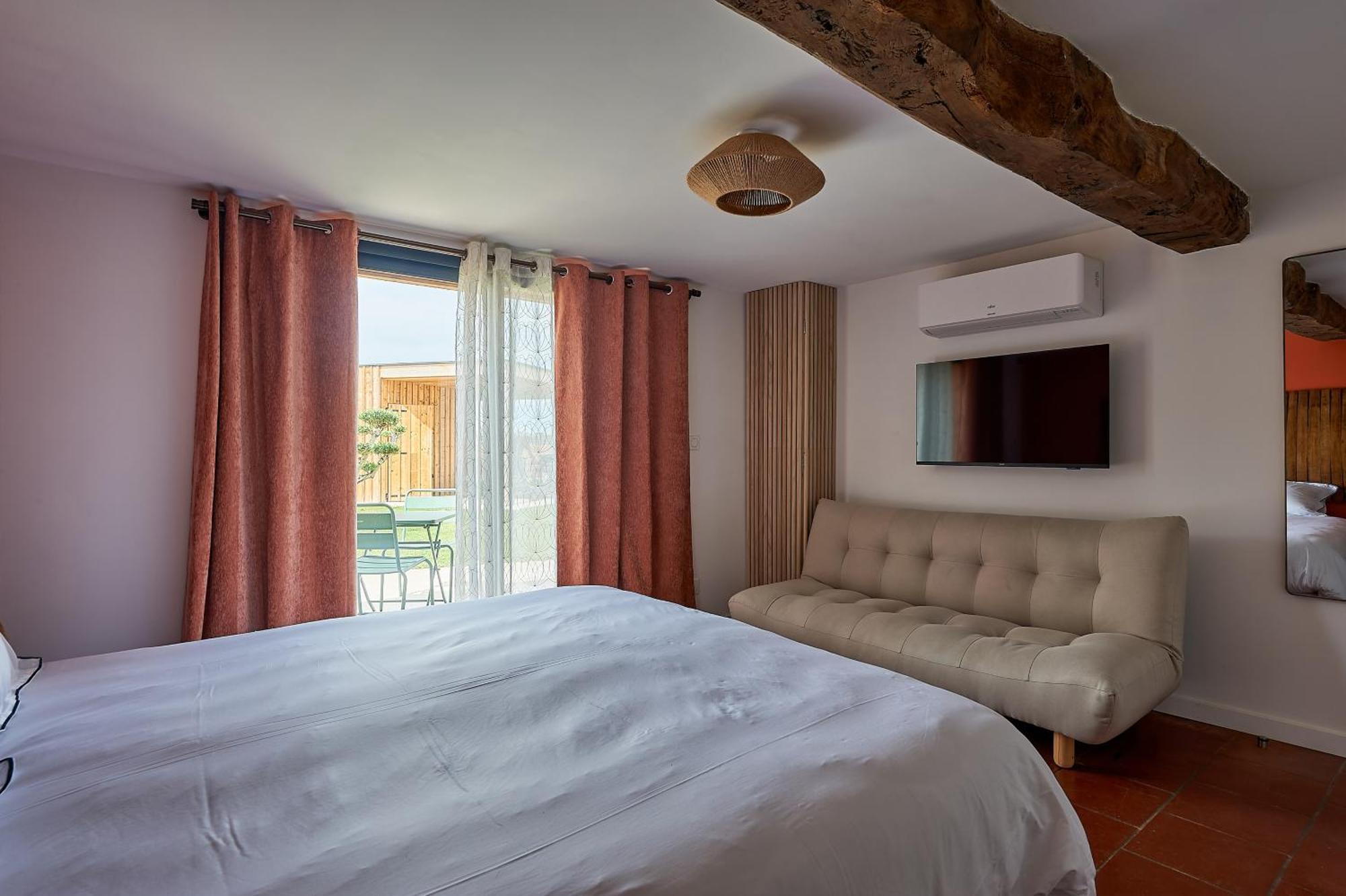 Bed and Breakfast Le Repaire Lagardere Lussac  Экстерьер фото