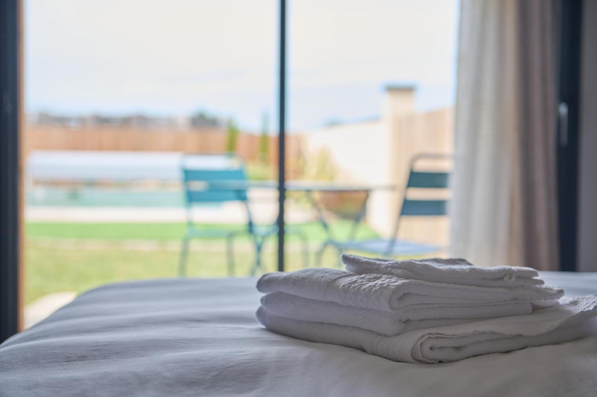 Bed and Breakfast Le Repaire Lagardere Lussac  Экстерьер фото