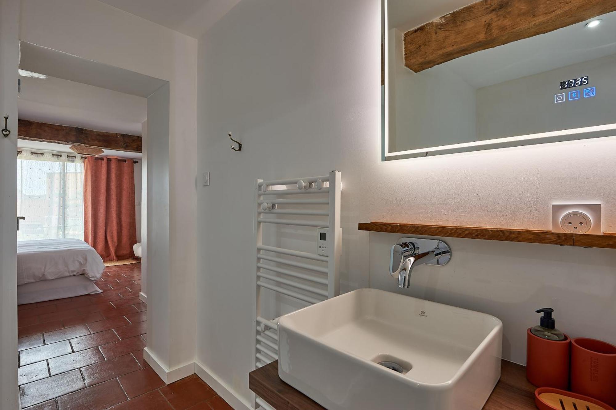 Bed and Breakfast Le Repaire Lagardere Lussac  Экстерьер фото