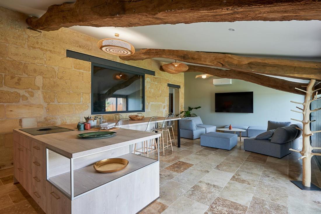 Bed and Breakfast Le Repaire Lagardere Lussac  Экстерьер фото
